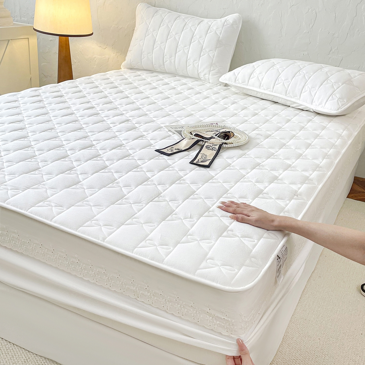 91家纺网 家纺一手货源 找家纺 豪选家纺 2025新款纯棉花边夹棉棉花床笠 花边床笠-格调纯白