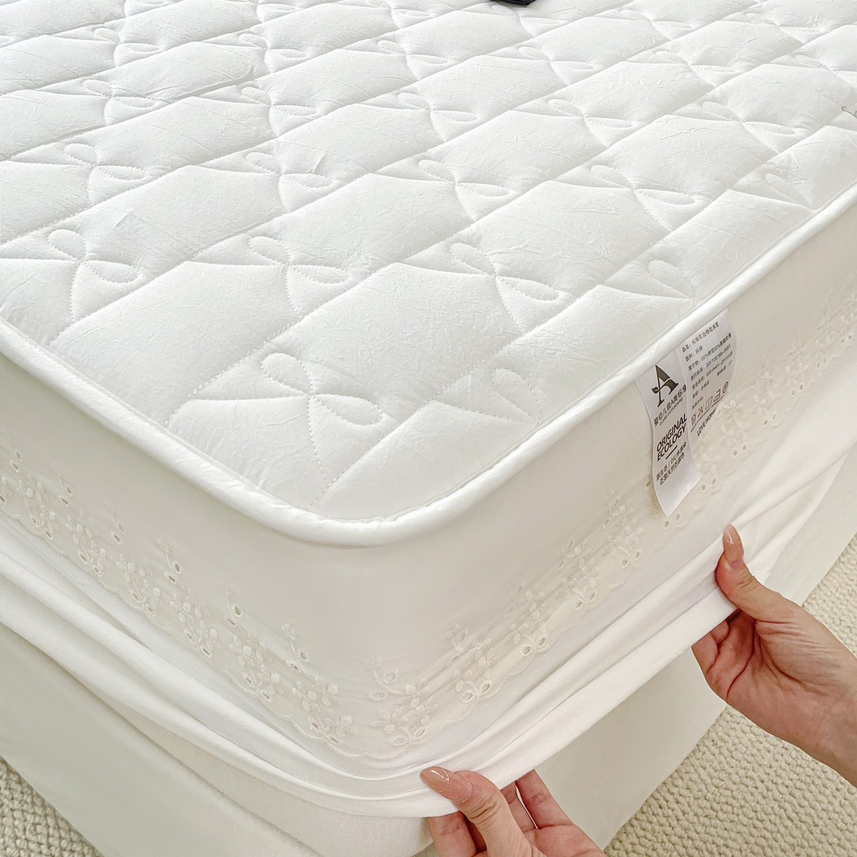 91家纺网 家纺一手货源 找家纺 豪选家纺 2025新款纯棉花边夹棉棉花床笠 花边床笠-格调纯白