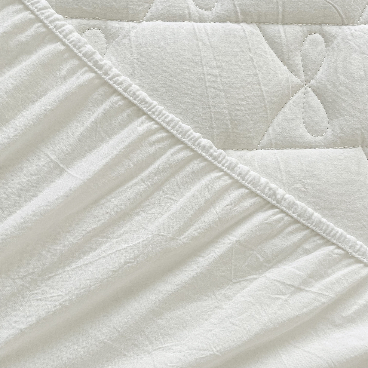 91家纺网 家纺一手货源 找家纺 豪选家纺 2025新款纯棉花边夹棉棉花床笠 花边床笠-格调纯白