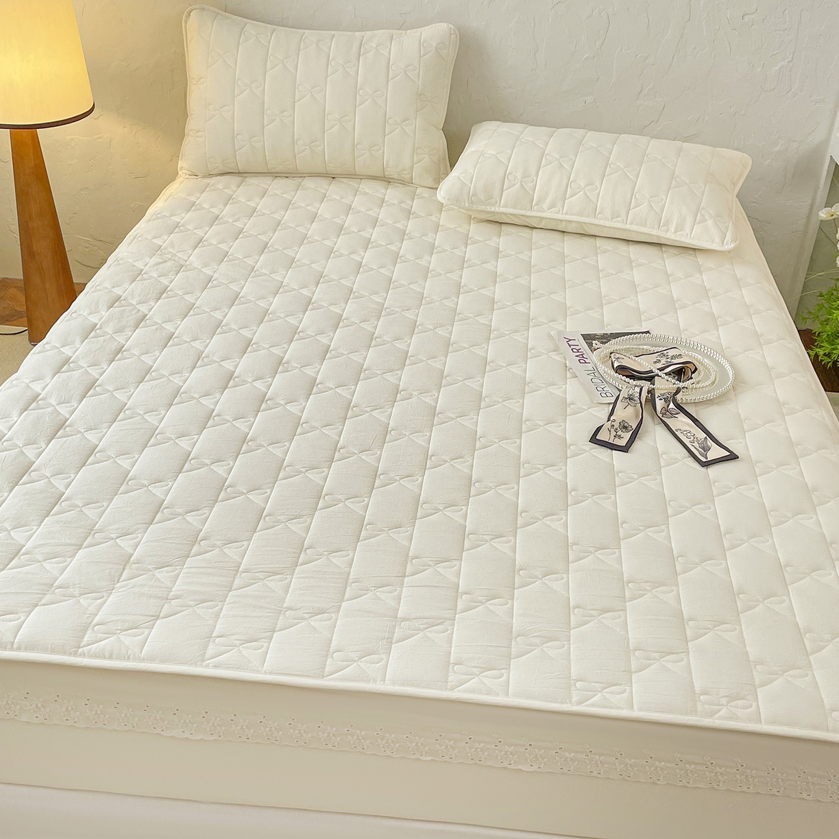 91家纺网 家纺一手货源 找家纺 豪选家纺 2025新款纯棉花边夹棉棉花床笠 花边床笠-柔煦米黄