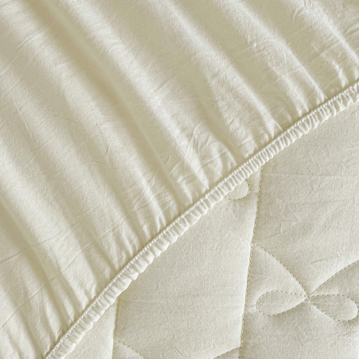 91家纺网 家纺一手货源 找家纺 豪选家纺 2025新款纯棉花边夹棉棉花床笠 花边床笠-柔煦米黄