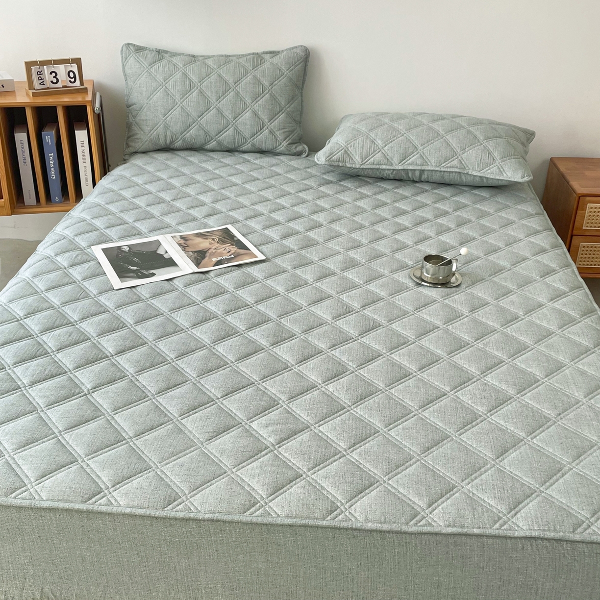 91家纺网 家纺一手货源 找家纺 豪选家纺 2025新款仿亚麻夹棉棉花床笠 青草绿