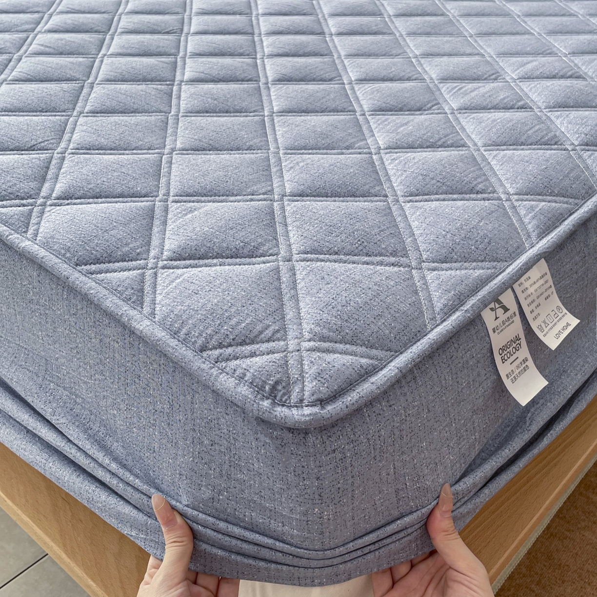 91家纺网 家纺一手货源 找家纺 豪选家纺 2025新款仿亚麻夹棉棉花床笠 水墨蓝