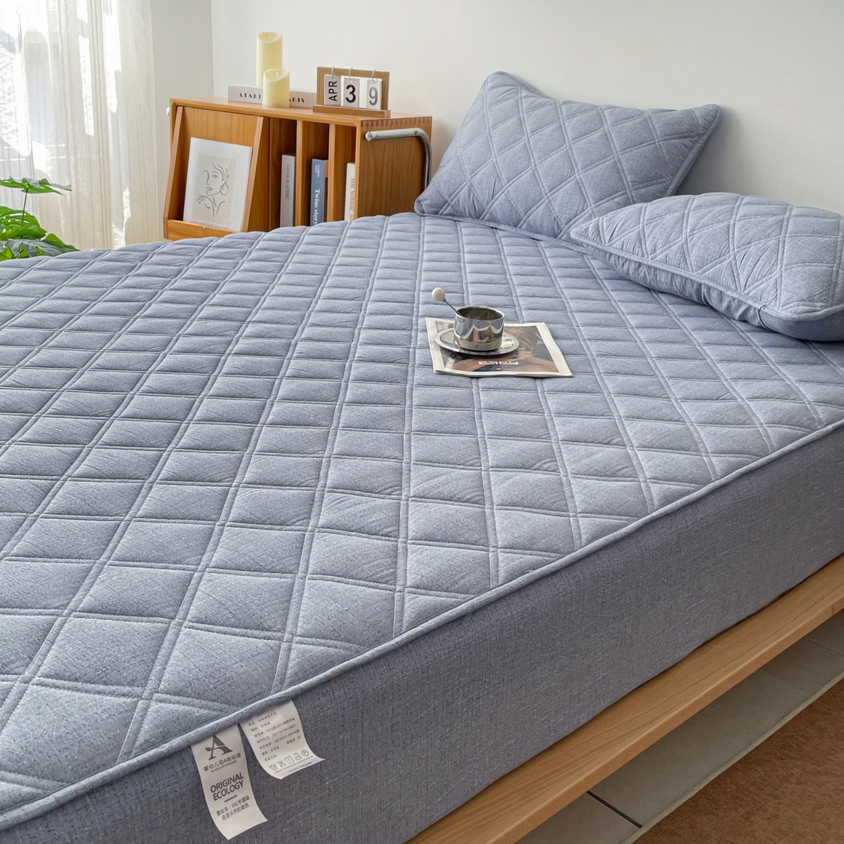 91家纺网 家纺一手货源 找家纺 豪选家纺 2025新款仿亚麻夹棉棉花床笠 水墨蓝