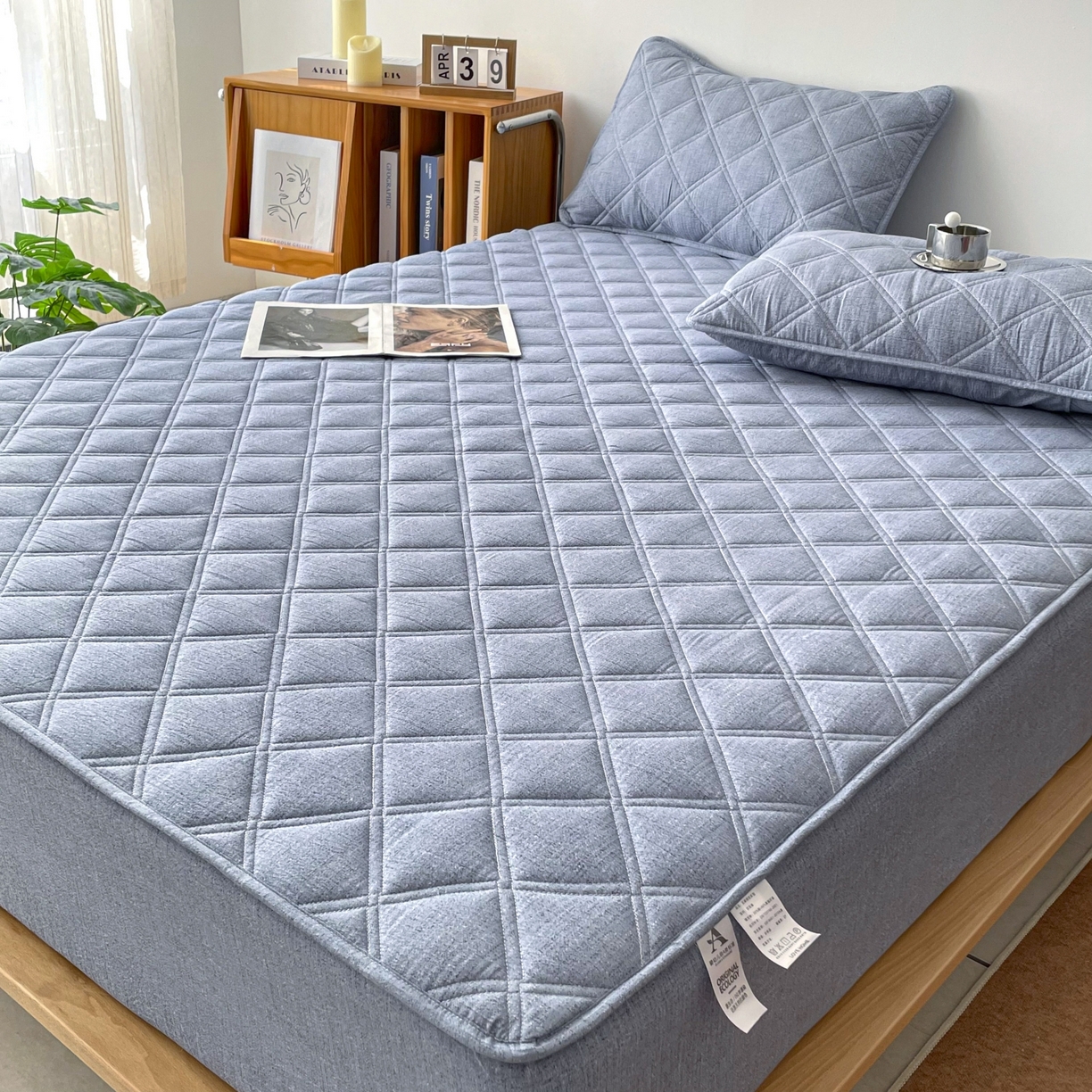 91家纺网 家纺一手货源 找家纺 豪选家纺 2025新款仿亚麻夹棉棉花床笠 水墨蓝