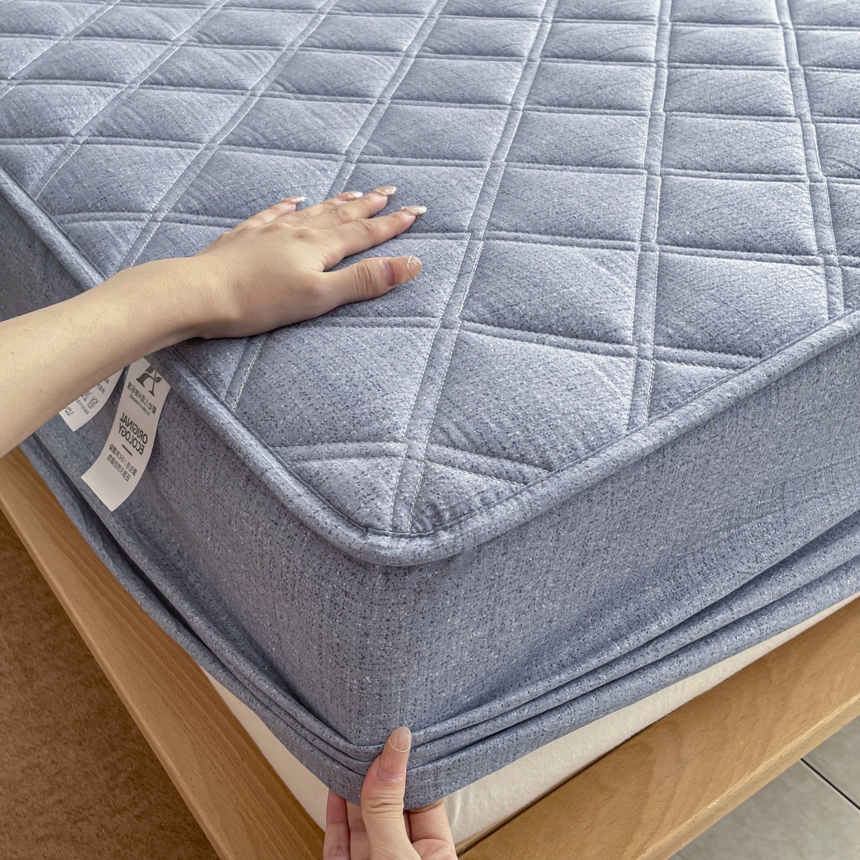 91家纺网 家纺一手货源 找家纺 豪选家纺 2025新款仿亚麻夹棉棉花床笠 水墨蓝