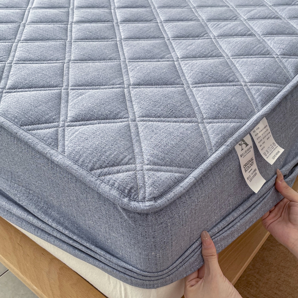 91家纺网 家纺一手货源 找家纺 豪选家纺 2025新款仿亚麻夹棉棉花床笠 水墨蓝