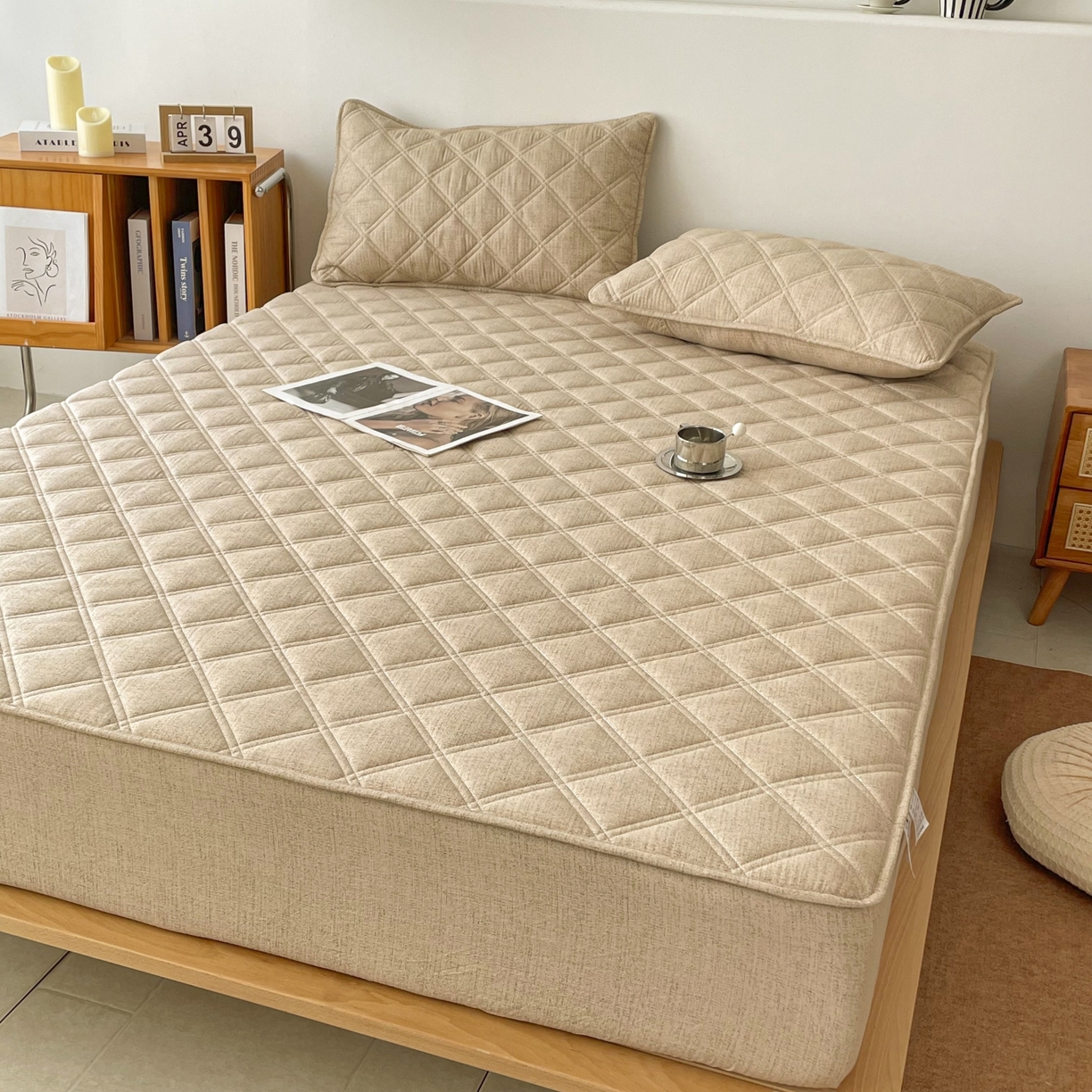 91家纺网 家纺一手货源 找家纺 豪选家纺 2025新款仿亚麻夹棉棉花床笠 卡其驼