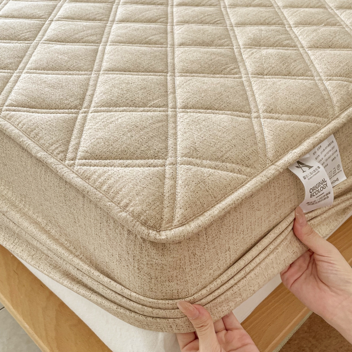 91家纺网 家纺一手货源 找家纺 豪选家纺 2025新款仿亚麻夹棉棉花床笠 卡其驼