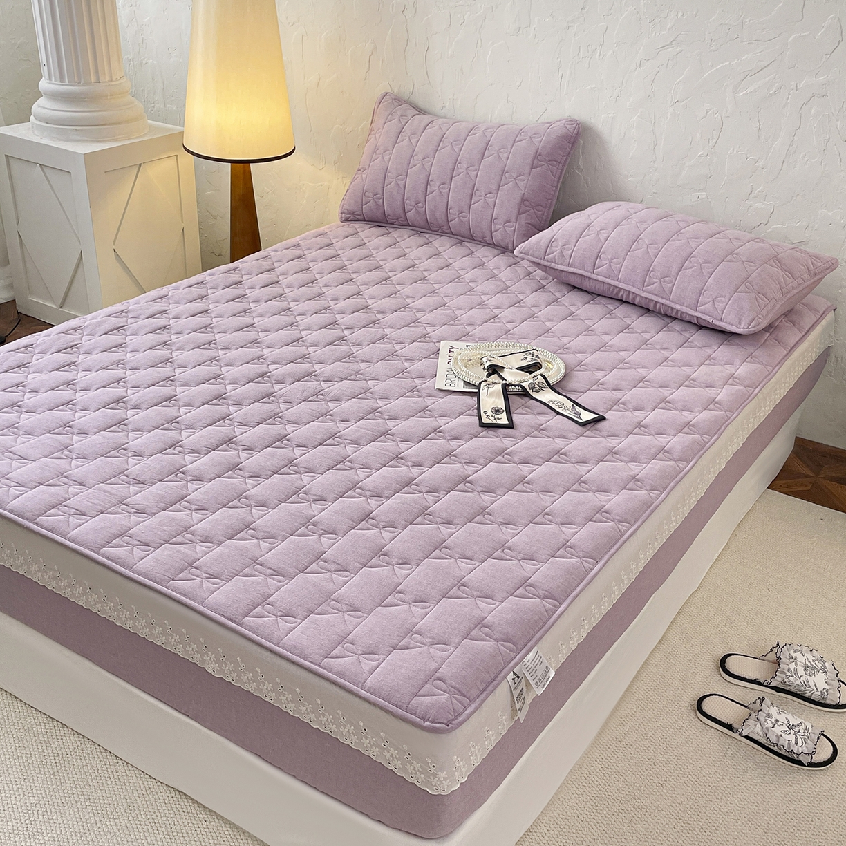 91家纺网 家纺一手货源 找家纺 豪选家纺 2025新款纯棉花边夹棉棉花床笠 花边床笠-紫韵幽梦