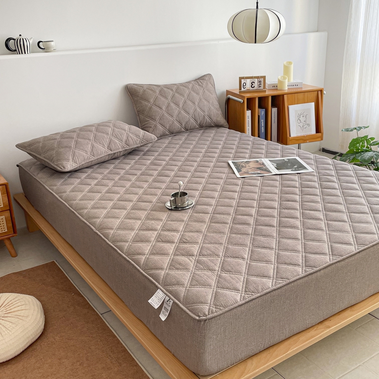 91家纺网 家纺一手货源 找家纺 豪选家纺 2025新款仿亚麻夹棉棉花床笠 丝雾棕