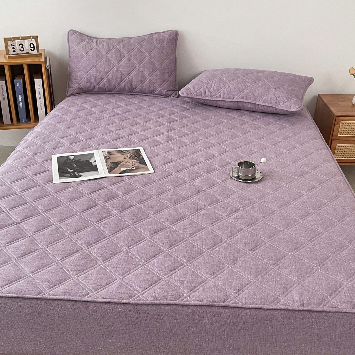 91家纺网 家纺一手货源 找家纺 豪选家纺 2025新款仿亚麻夹棉棉花床笠 木槿紫