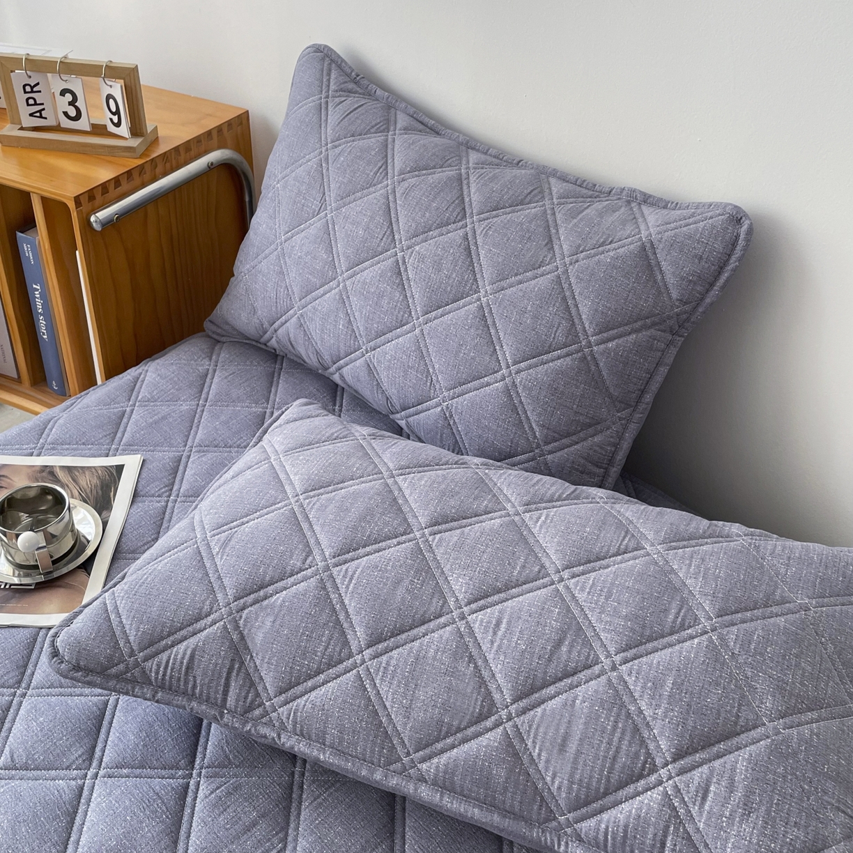 91家纺网 家纺一手货源 找家纺 豪选家纺 2025新款仿亚麻夹棉棉花床笠 暮云灰