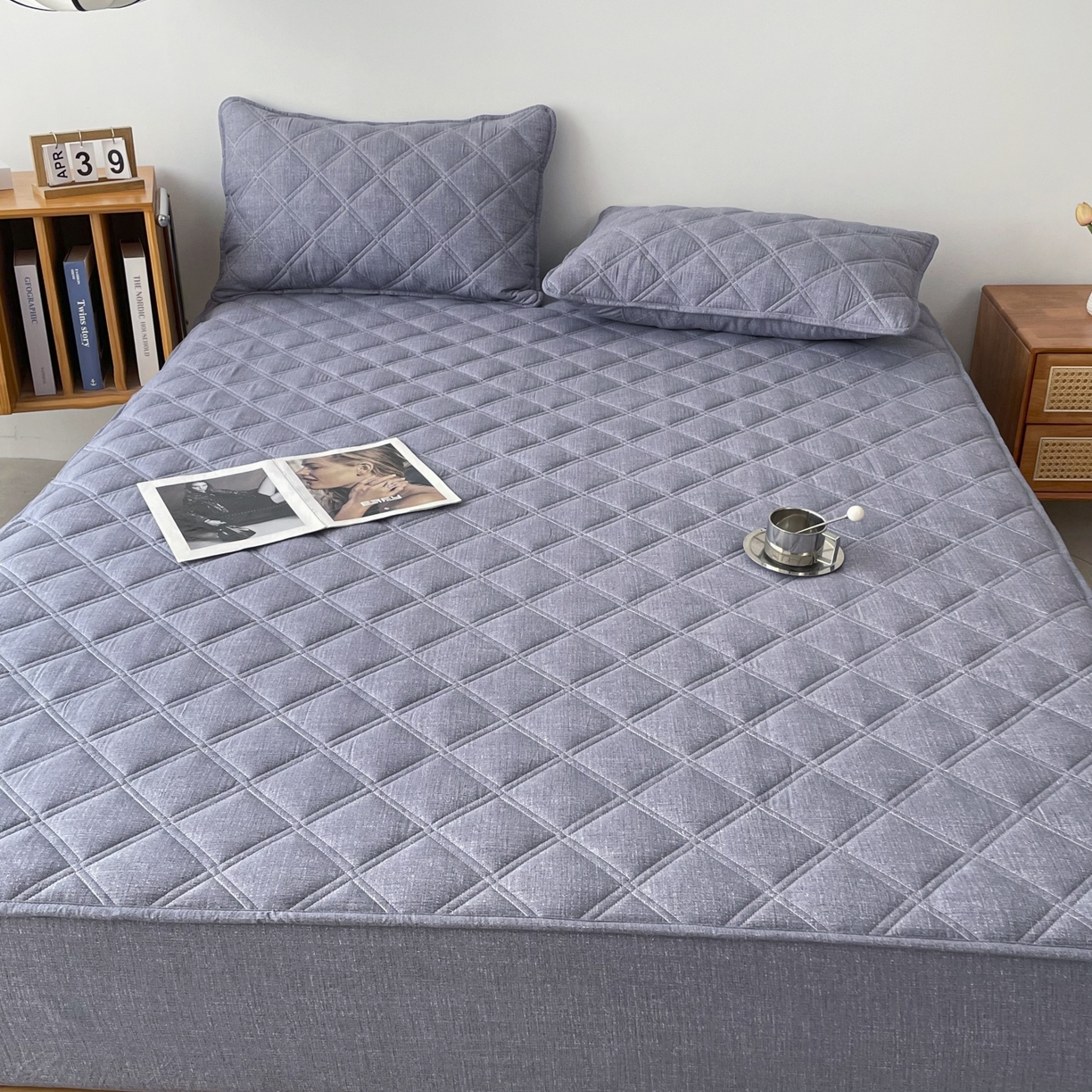 91家纺网 家纺一手货源 找家纺 豪选家纺 2025新款仿亚麻夹棉棉花床笠 暮云灰