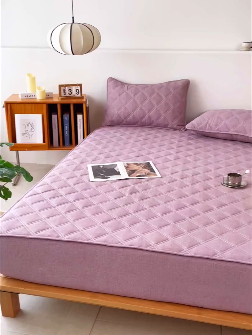 91家纺网 家纺一手货源 找家纺 豪选家纺 2025新款仿亚麻夹棉棉花床笠 木槿紫