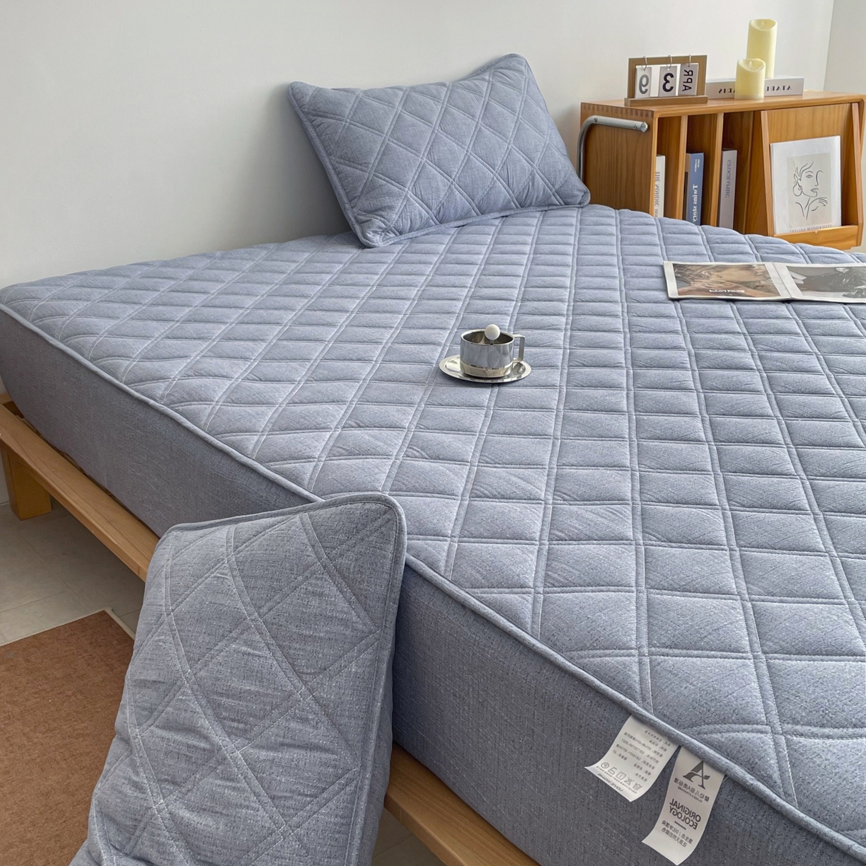 91家纺网 家纺一手货源 找家纺 豪选家纺 2025新款仿亚麻夹棉棉花床笠 水墨蓝