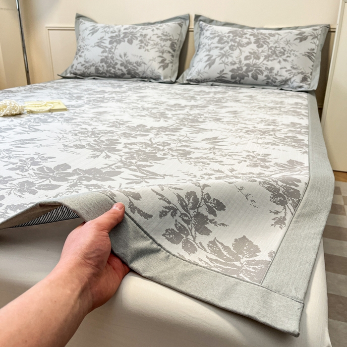 91家纺网 家纺一手货源 找家纺 宜代光年 2025新款冷凝丝可水洗提花凉感席 凉感繁花-灰