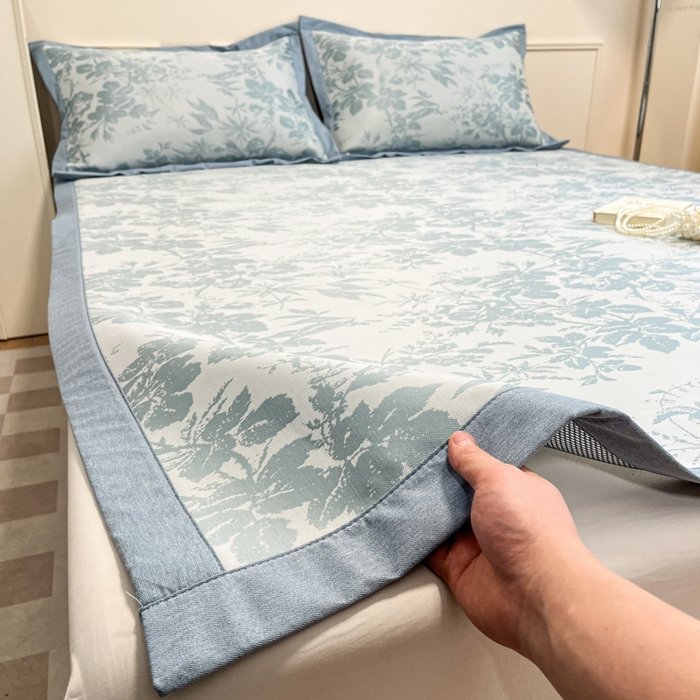 91家纺网 家纺一手货源 找家纺 宜代光年 2025新款冷凝丝可水洗提花凉感席 凉感繁花-蓝