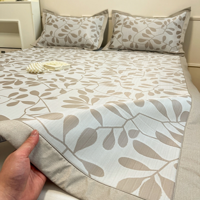 91家纺网 家纺一手货源 找家纺 宜代光年 2025新款冷凝丝可水洗提花凉感席 凉感叶繁-咖