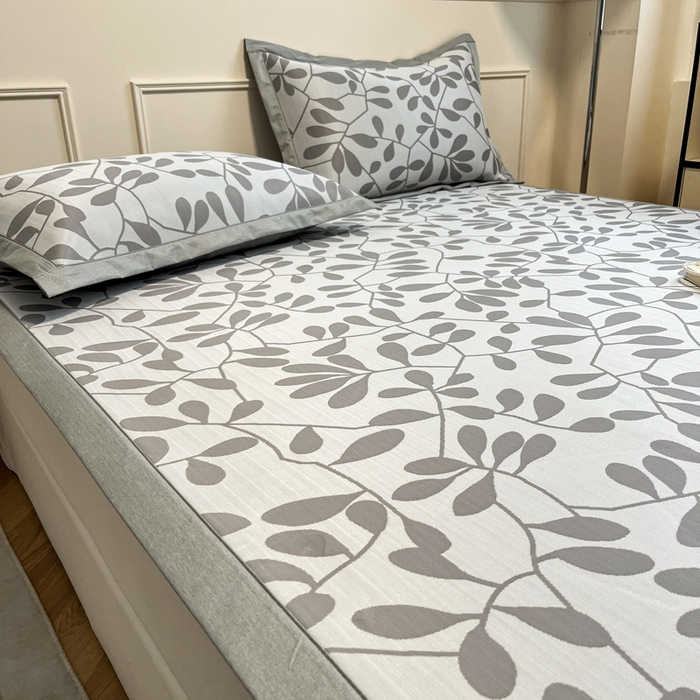 91家纺网 家纺一手货源 找家纺 宜代光年 2025新款冷凝丝可水洗提花凉感席 凉感叶繁-灰