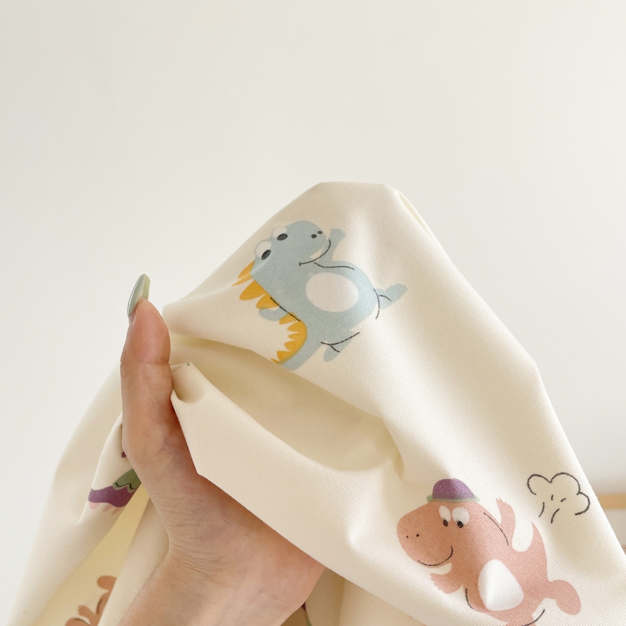 91家纺网 家纺一手货源 找家纺 豪选家纺 2025新款双层纱单层印花床笠 恐龙小世界