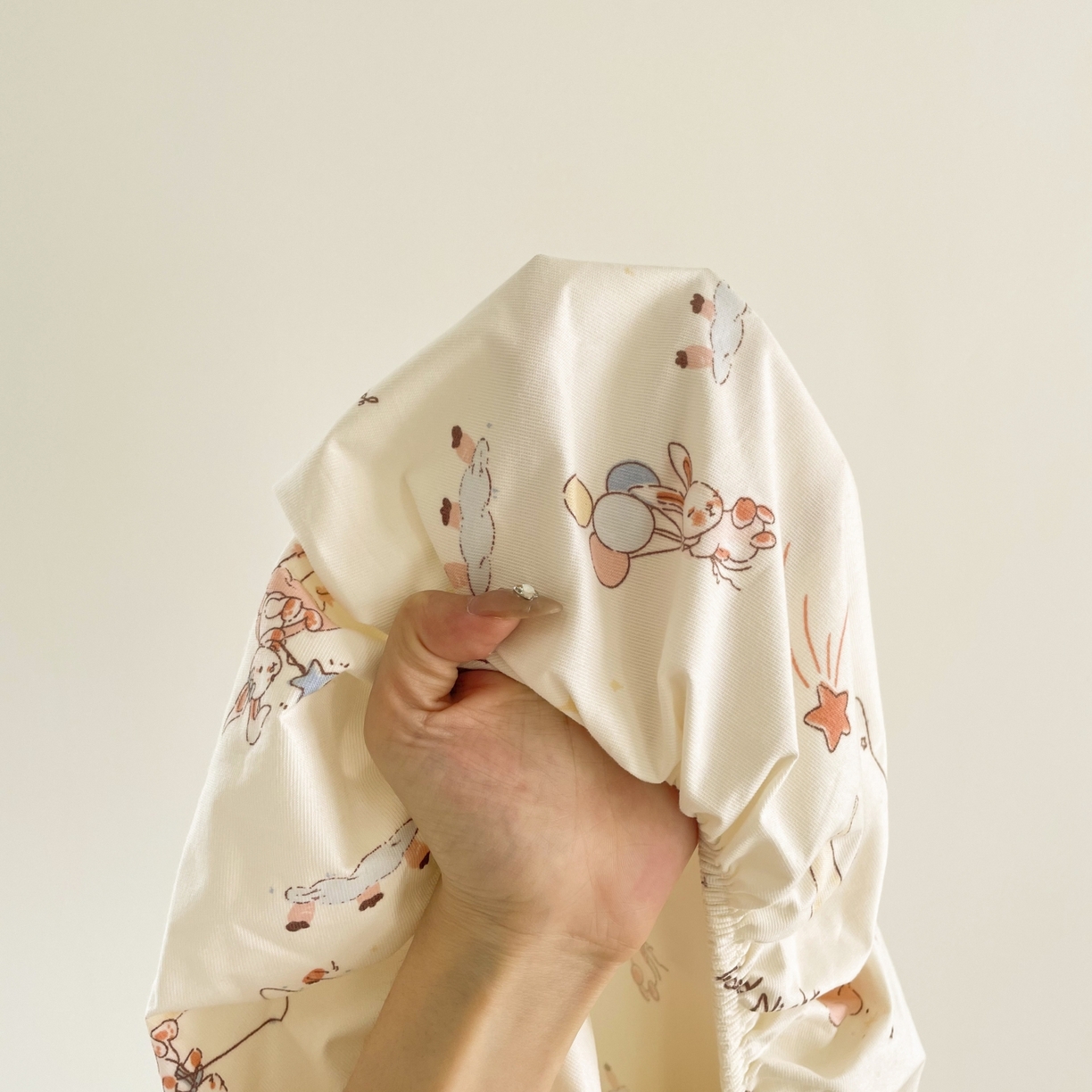 91家纺网 家纺一手货源 找家纺 豪选家纺 2025新款双层纱单层印花床笠 弯弯月亮兔