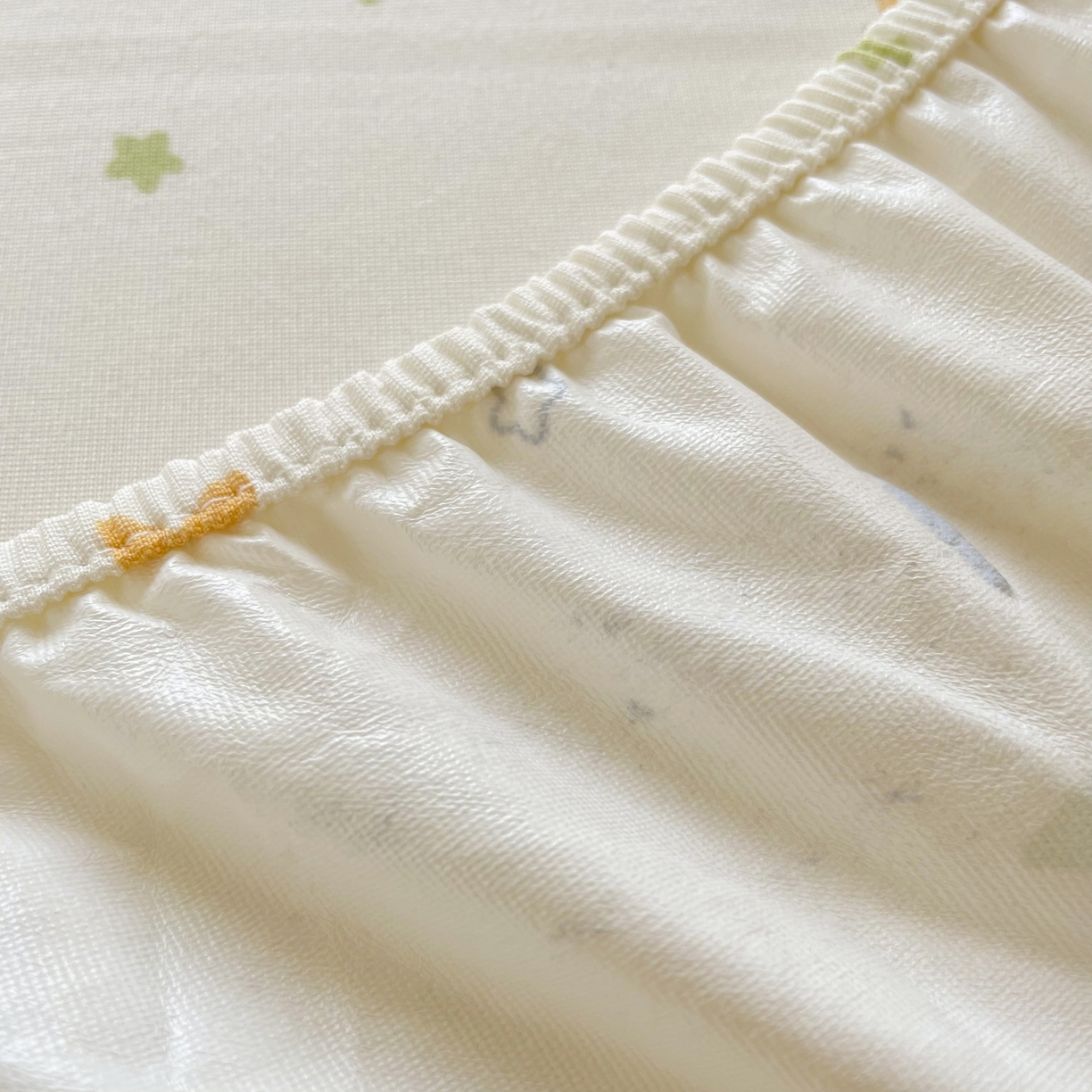 91家纺网 家纺一手货源 找家纺 豪选家纺 2025新款双层纱单层印花床笠 星趣小萌友