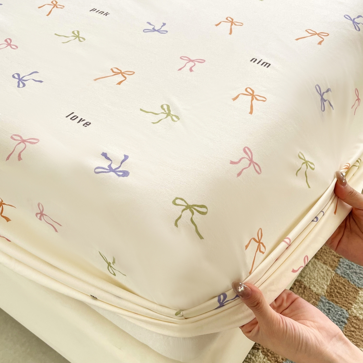 91家纺网 家纺一手货源 找家纺 豪选家纺 2025新款双层纱单层印花床笠 七彩蝴蝶结