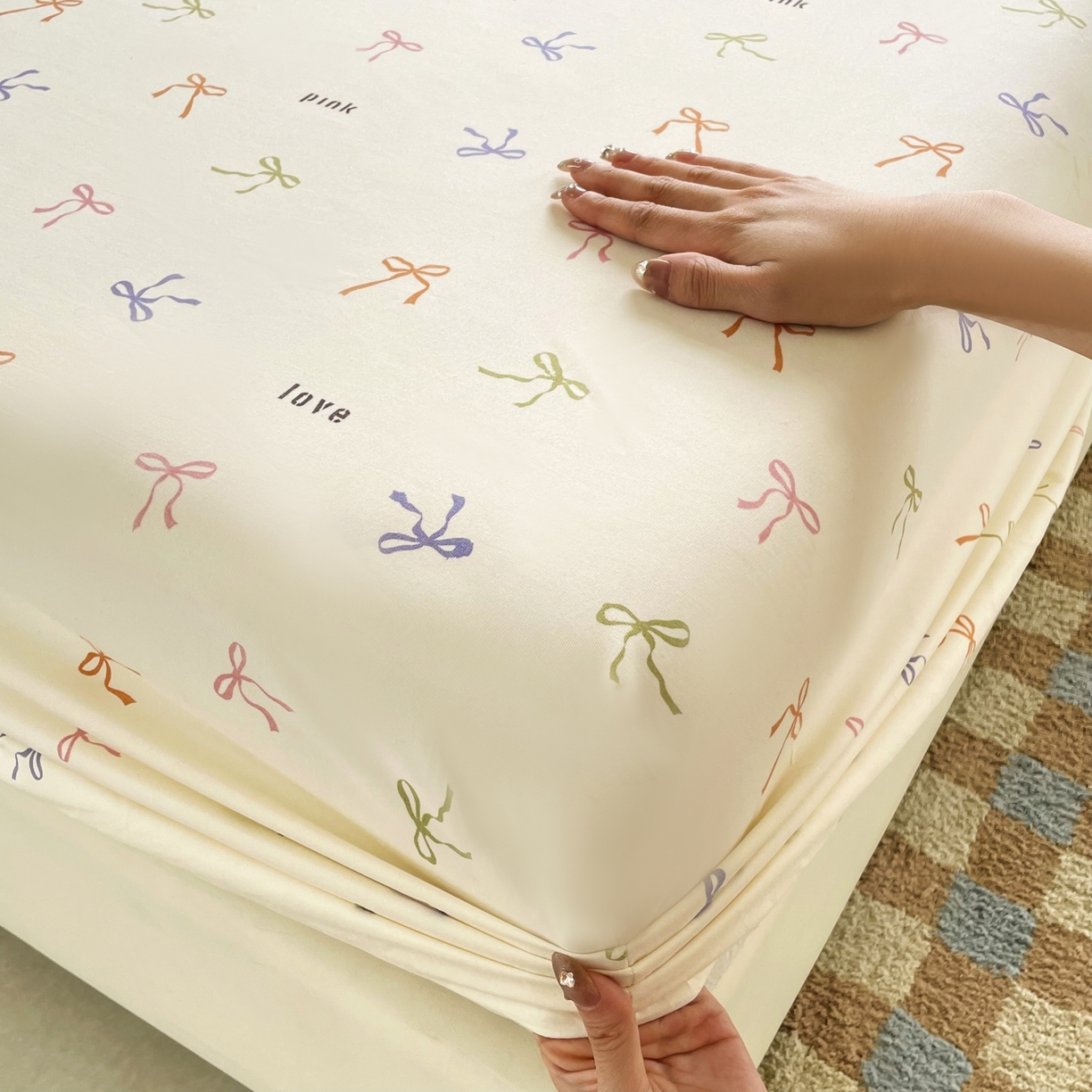 91家纺网 家纺一手货源 找家纺 豪选家纺 2025新款双层纱单层印花床笠 七彩蝴蝶结