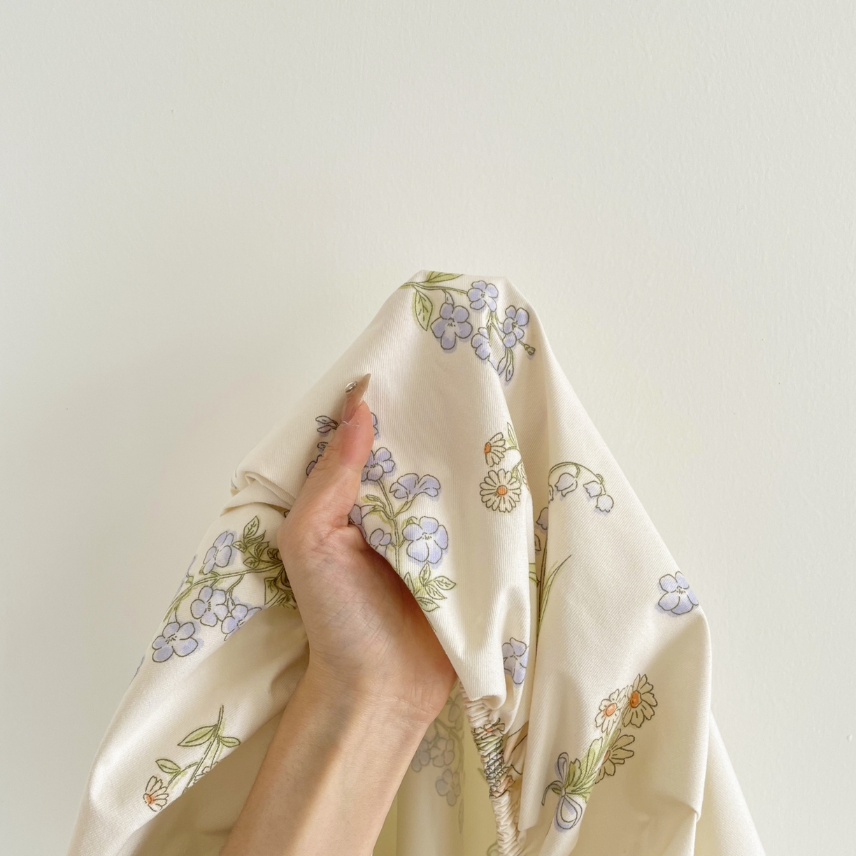 91家纺网 家纺一手货源 找家纺 豪选家纺 2025新款双层纱单层印花床笠 花间迷小兔