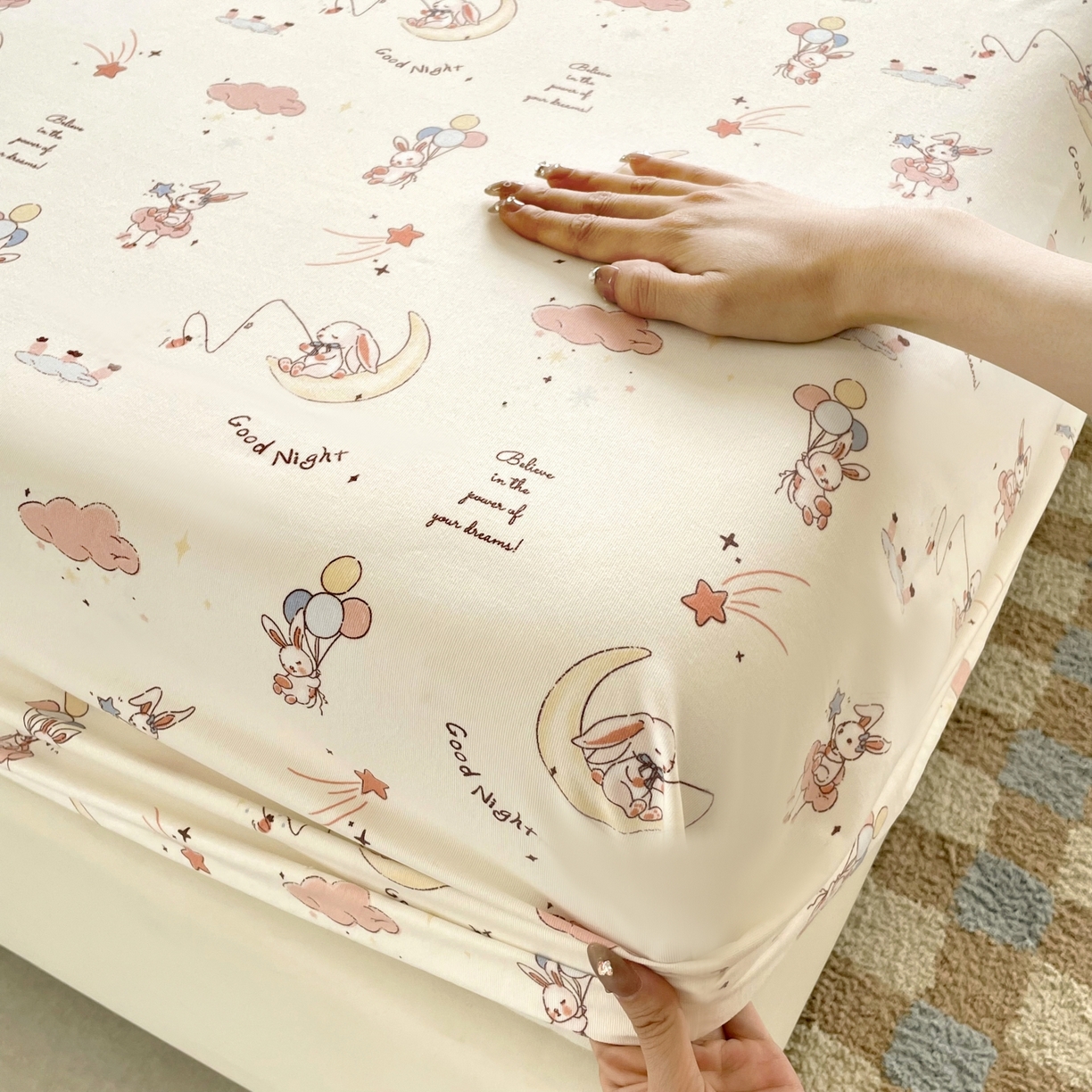 91家纺网 家纺一手货源 找家纺 豪选家纺 2025新款双层纱单层印花床笠 弯弯月亮兔