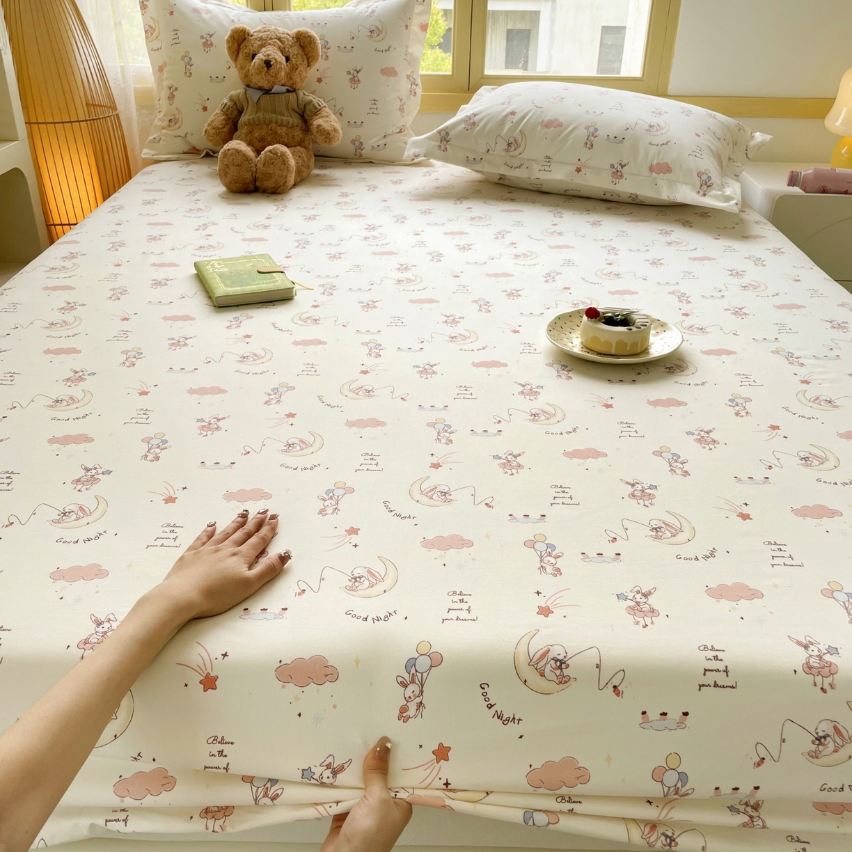 91家纺网 家纺一手货源 找家纺 豪选家纺 2025新款双层纱单层印花床笠 弯弯月亮兔