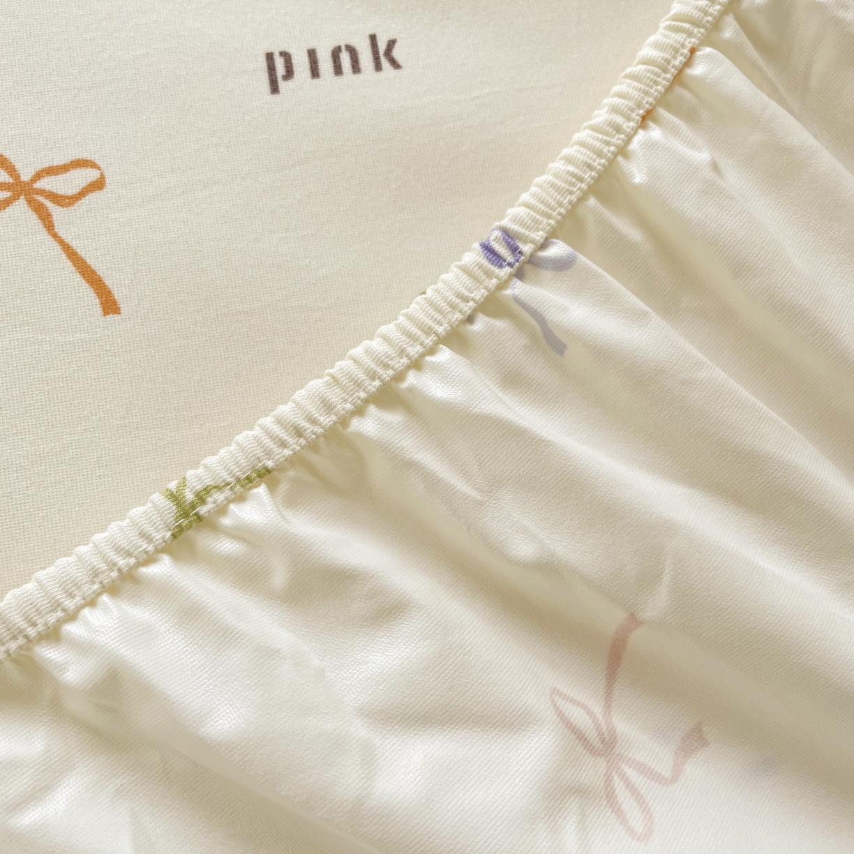 91家纺网 家纺一手货源 找家纺 豪选家纺 2025新款双层纱单层印花床笠 七彩蝴蝶结