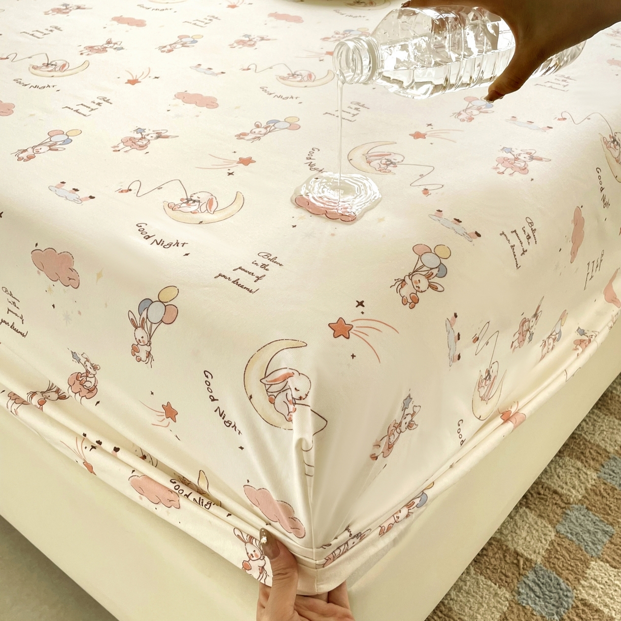 91家纺网 家纺一手货源 找家纺 豪选家纺 2025新款双层纱单层印花床笠 弯弯月亮兔