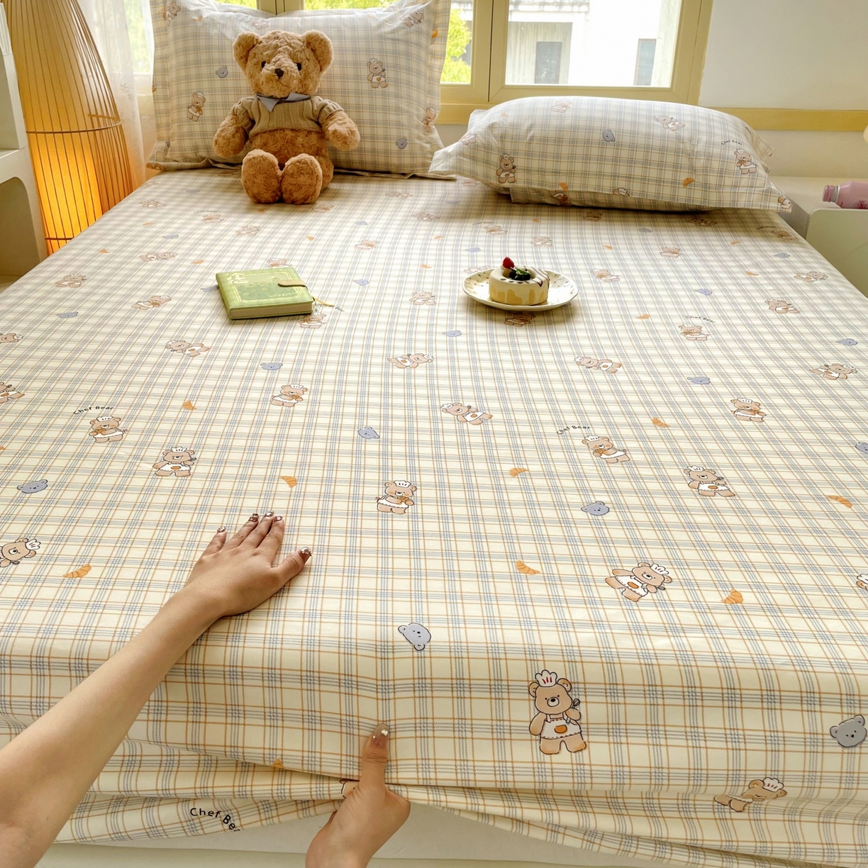 91家纺网 家纺一手货源 找家纺 豪选家纺 2025新款双层纱单层印花床笠 萌动可爱熊