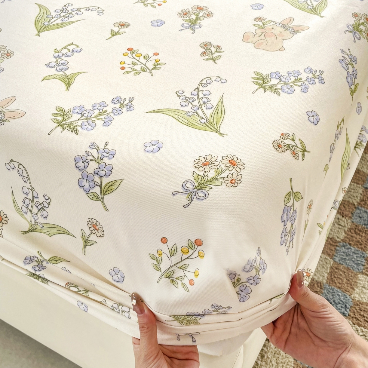 91家纺网 家纺一手货源 找家纺 豪选家纺 2025新款双层纱单层印花床笠 花间迷小兔