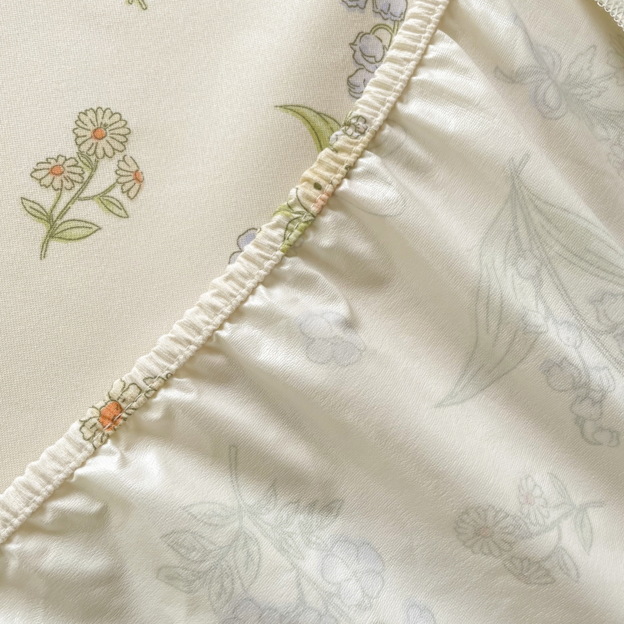 91家纺网 家纺一手货源 找家纺 豪选家纺 2025新款双层纱单层印花床笠 花间迷小兔