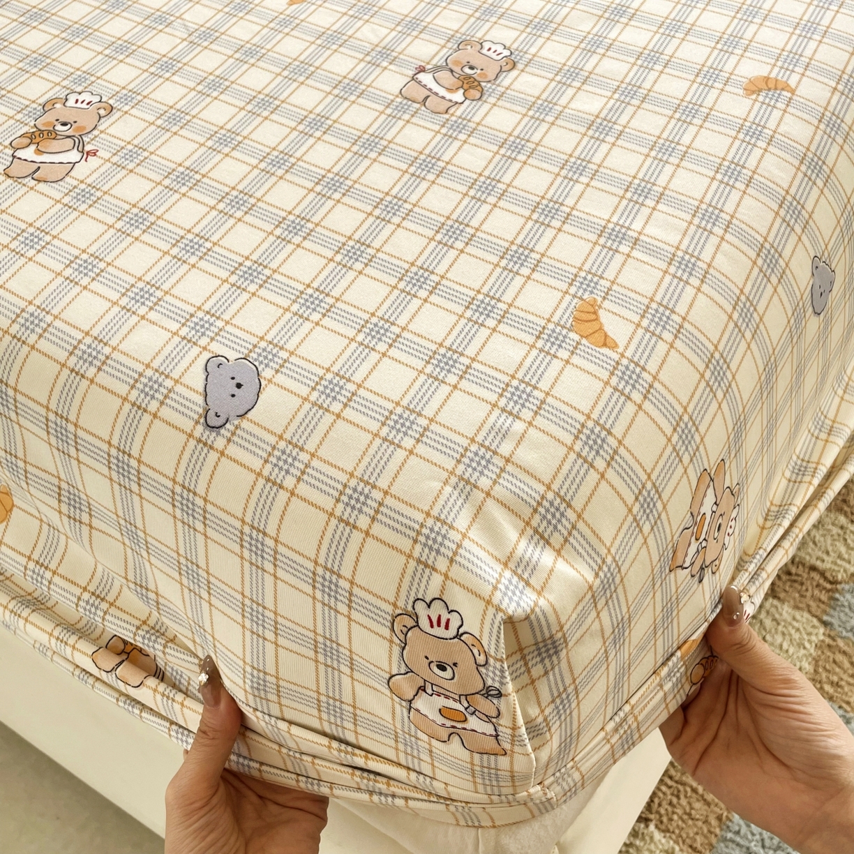 91家纺网 家纺一手货源 找家纺 豪选家纺 2025新款双层纱单层印花床笠 萌动可爱熊