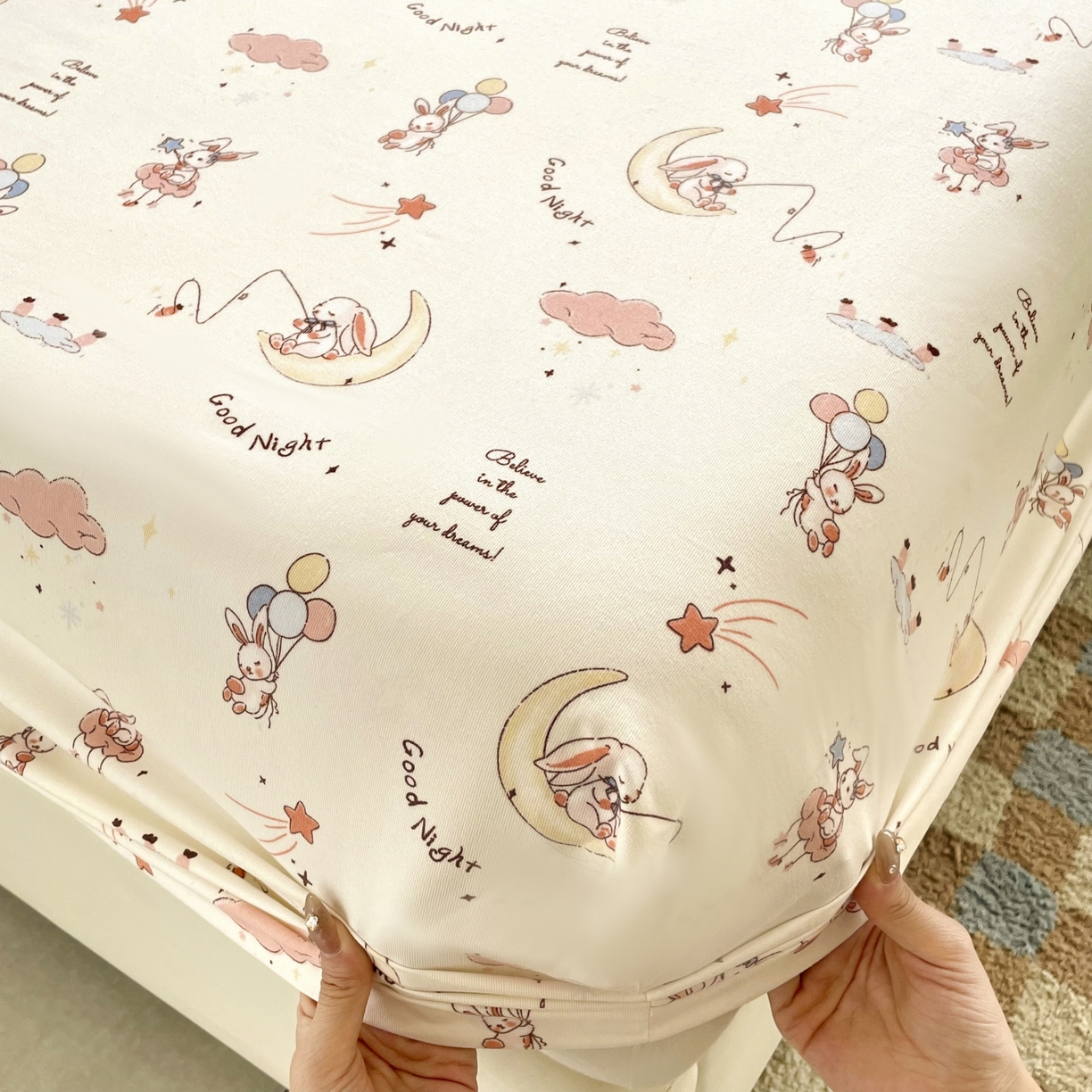 91家纺网 家纺一手货源 找家纺 豪选家纺 2025新款双层纱单层印花床笠 弯弯月亮兔