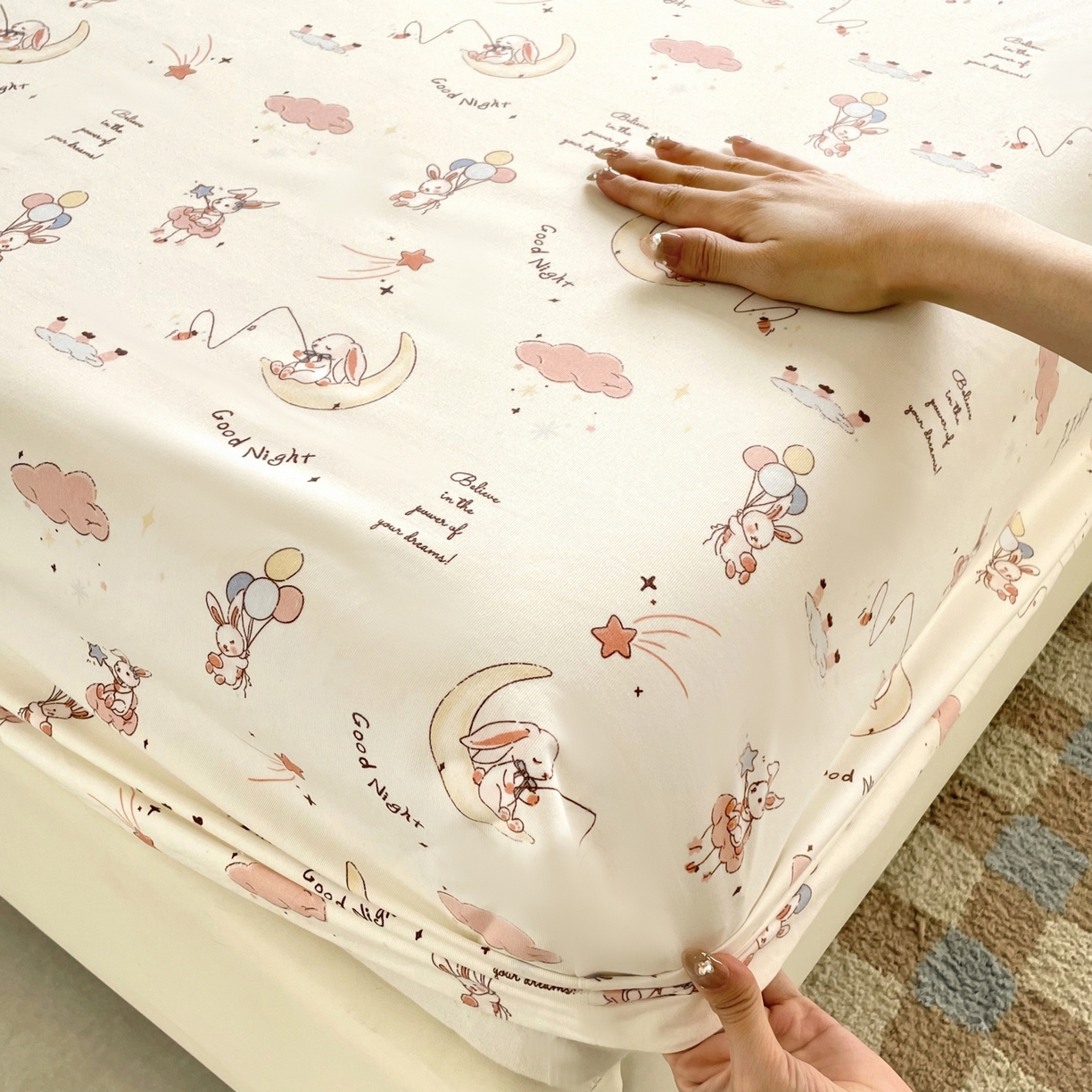 91家纺网 家纺一手货源 找家纺 豪选家纺 2025新款双层纱单层印花床笠 弯弯月亮兔