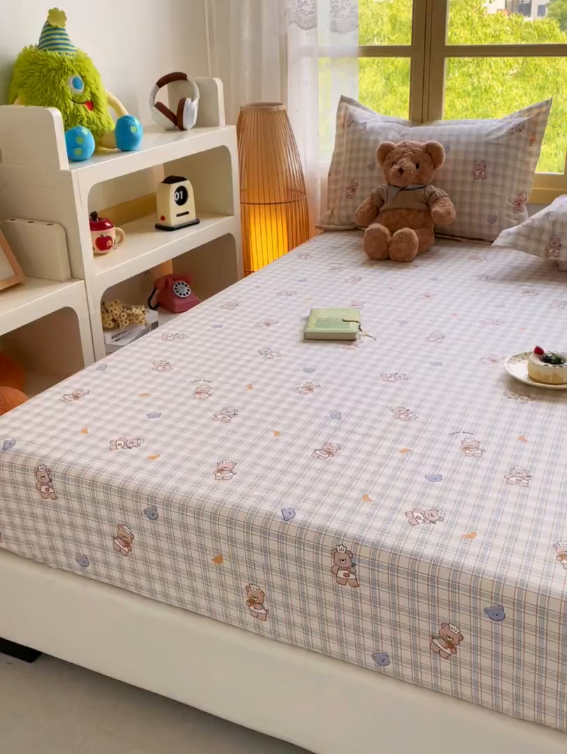 91家纺网 家纺一手货源 找家纺 豪选家纺 2025新款双层纱单层印花床笠 萌动可爱熊