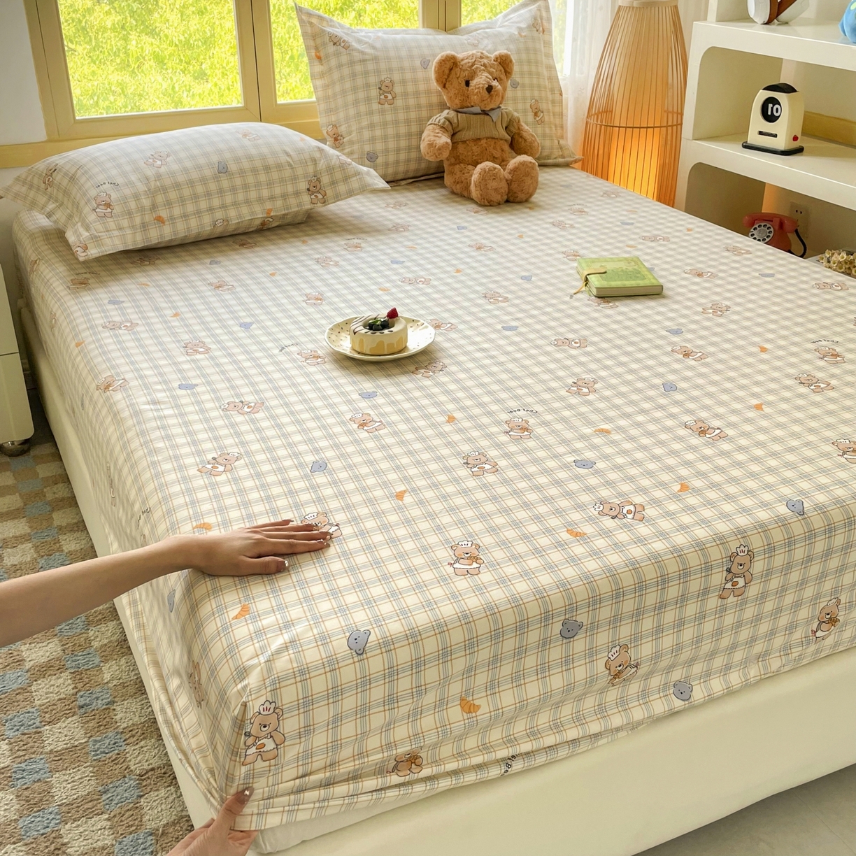 91家纺网 家纺一手货源 找家纺 豪选家纺 2025新款双层纱单层印花床笠 萌动可爱熊