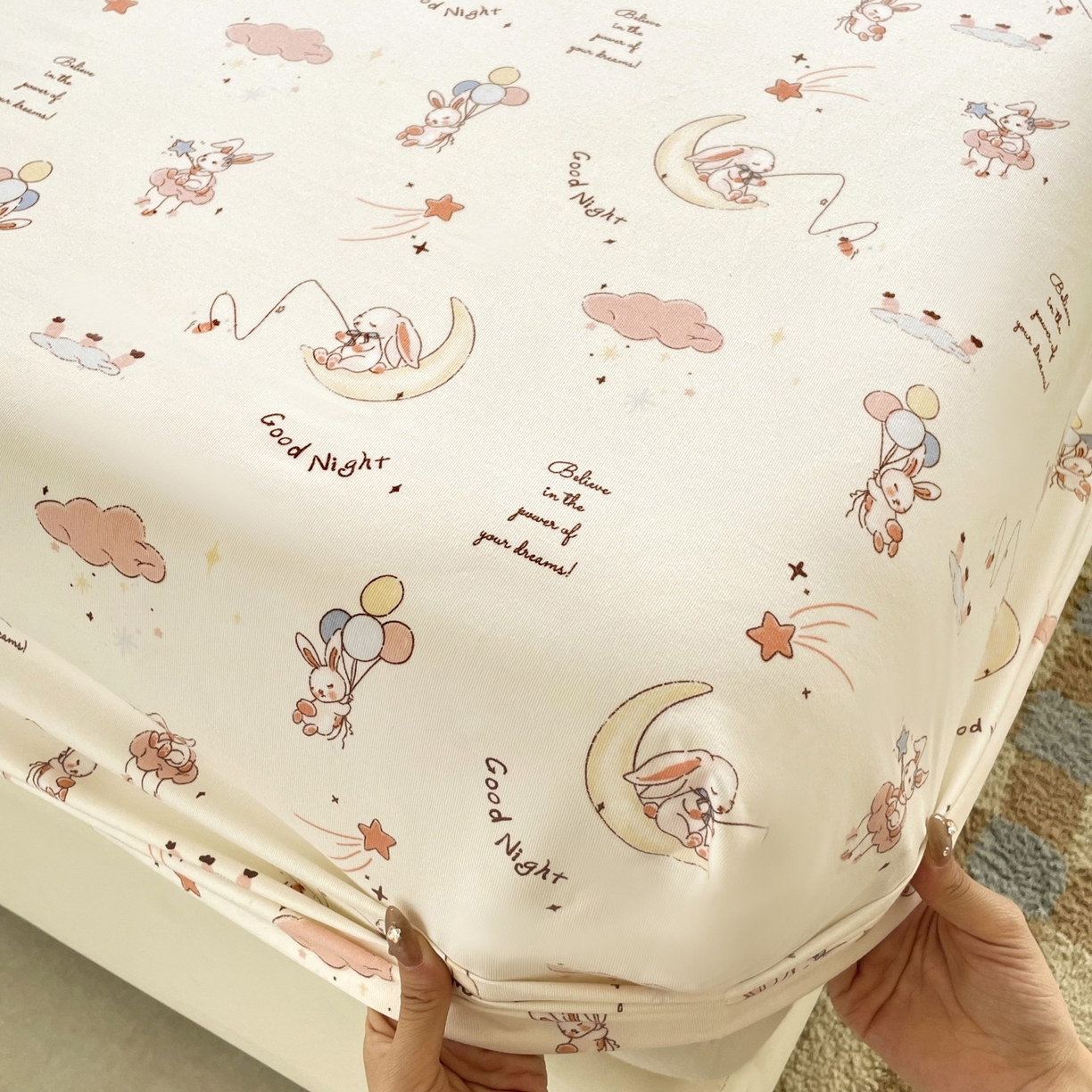 91家纺网 家纺一手货源 找家纺 豪选家纺 2025新款双层纱单层印花床笠 弯弯月亮兔