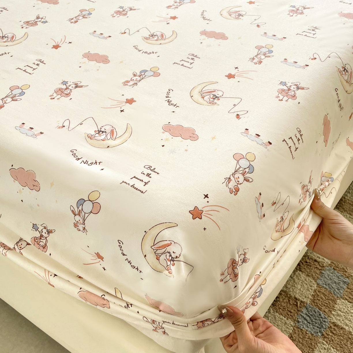 91家纺网 家纺一手货源 找家纺 豪选家纺 2025新款双层纱单层印花床笠 弯弯月亮兔