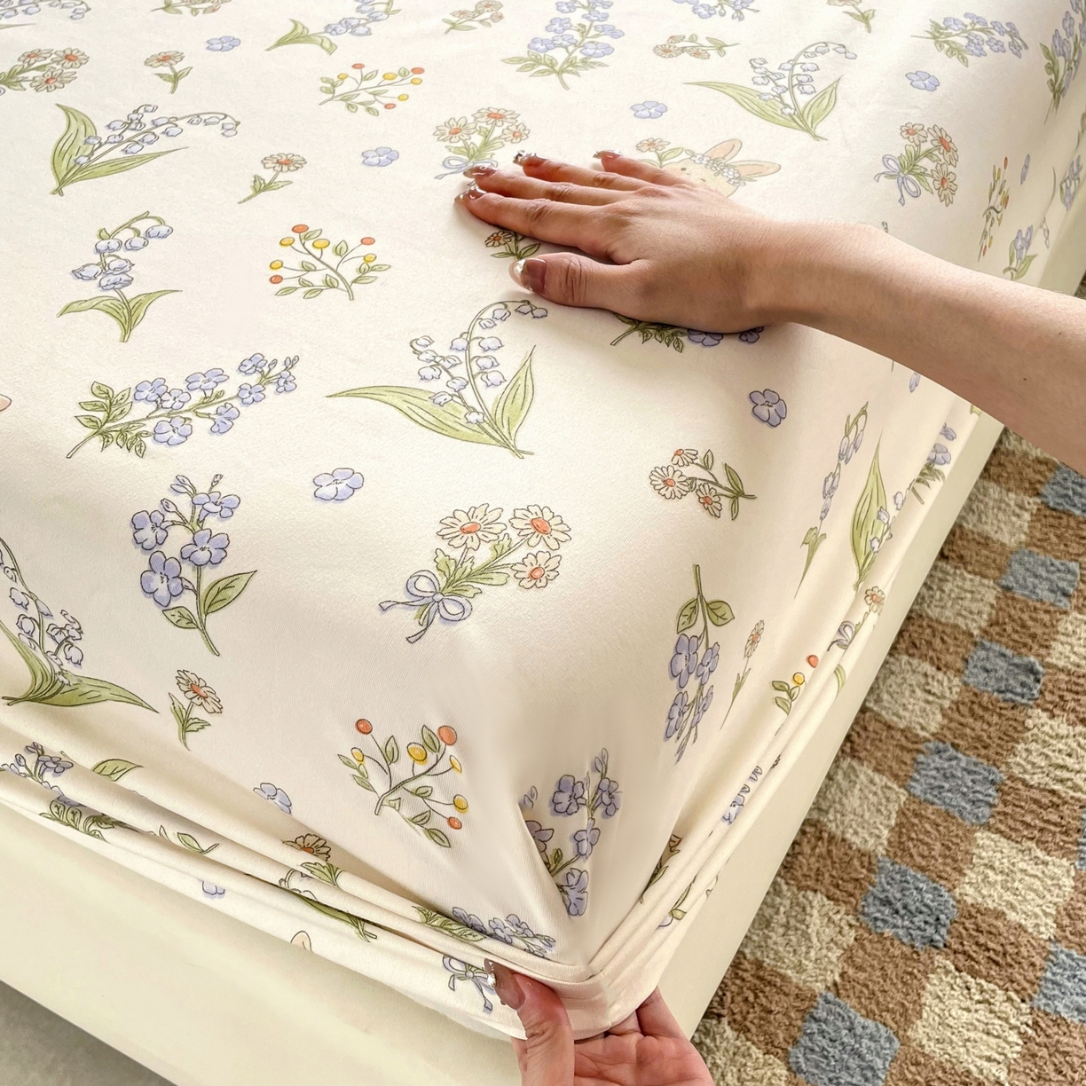 91家纺网 家纺一手货源 找家纺 豪选家纺 2025新款双层纱单层印花床笠 花间迷小兔