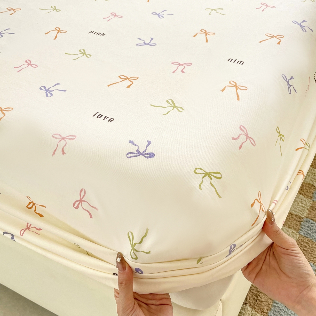 91家纺网 家纺一手货源 找家纺 豪选家纺 2025新款双层纱单层印花床笠 七彩蝴蝶结