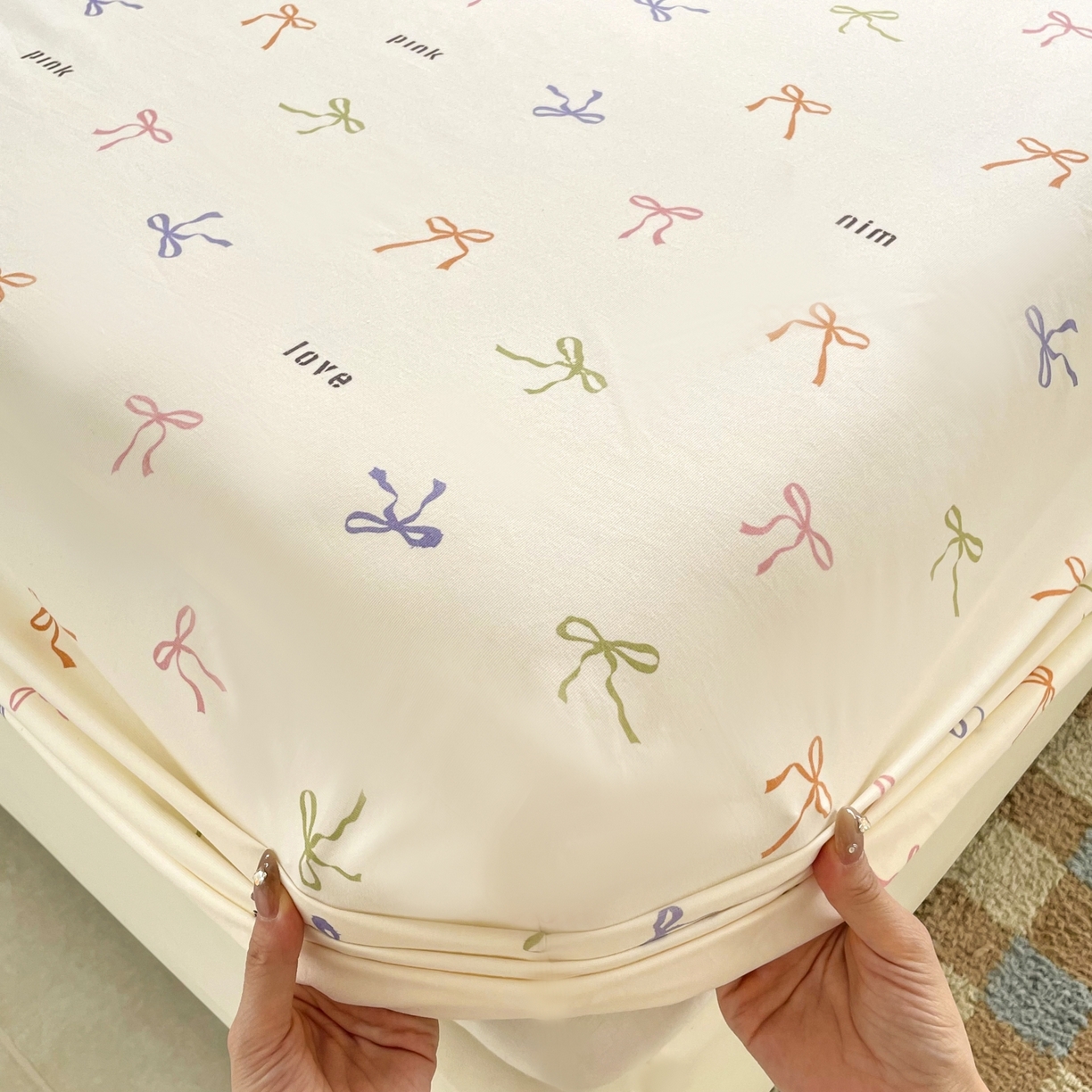 91家纺网 家纺一手货源 找家纺 豪选家纺 2025新款双层纱单层印花床笠 七彩蝴蝶结