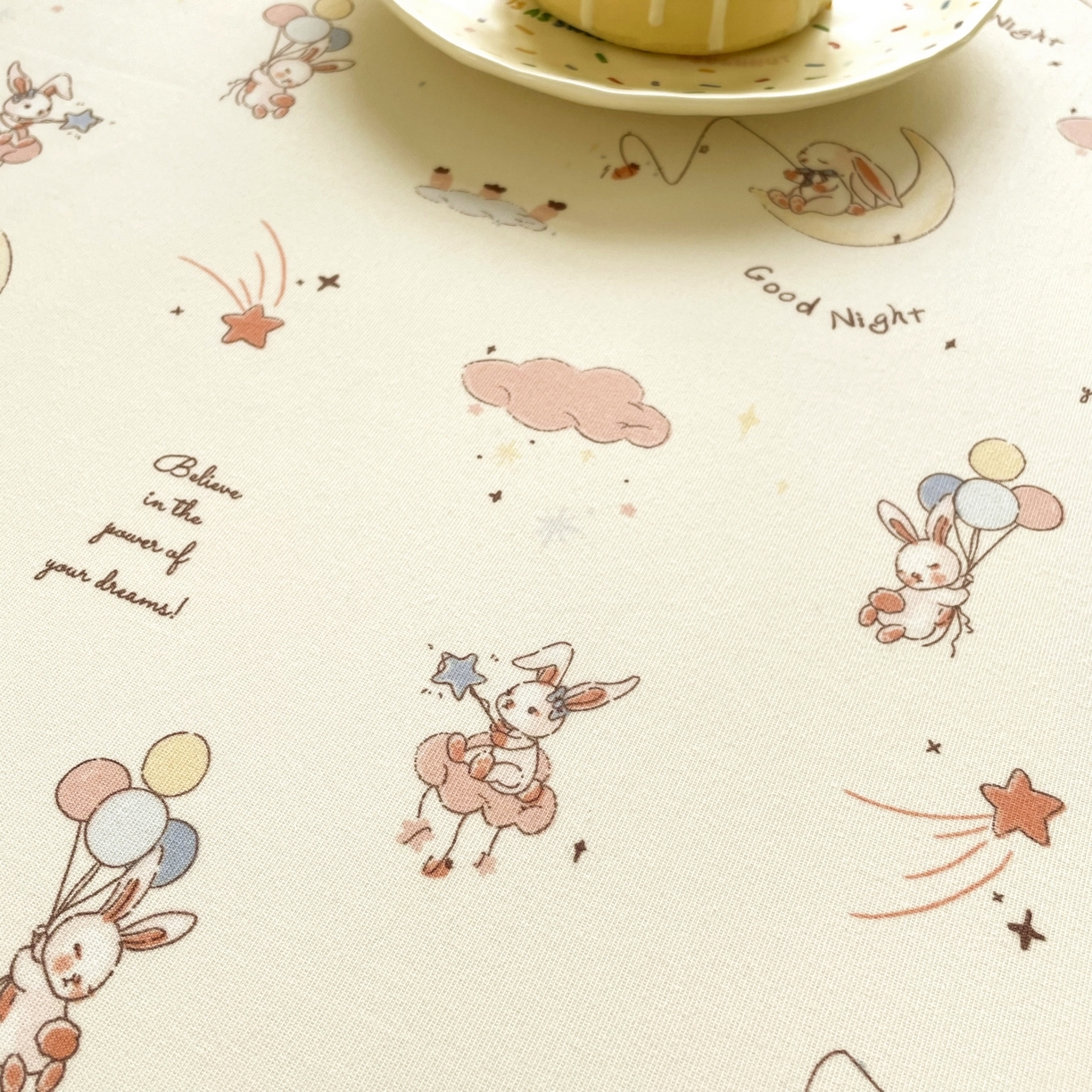 91家纺网 家纺一手货源 找家纺 豪选家纺 2025新款双层纱单层印花床笠 弯弯月亮兔