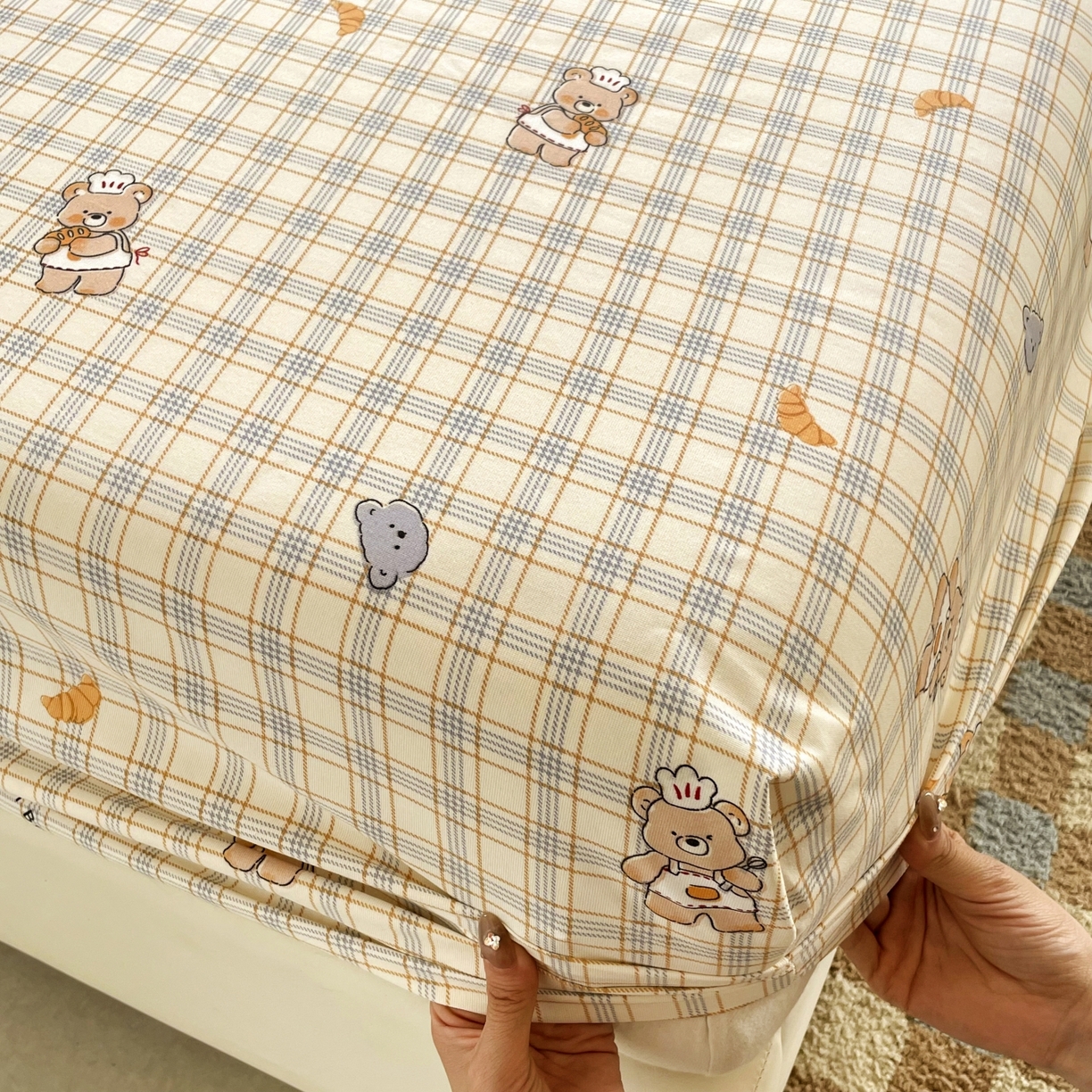 91家纺网 家纺一手货源 找家纺 豪选家纺 2025新款双层纱单层印花床笠 萌动可爱熊