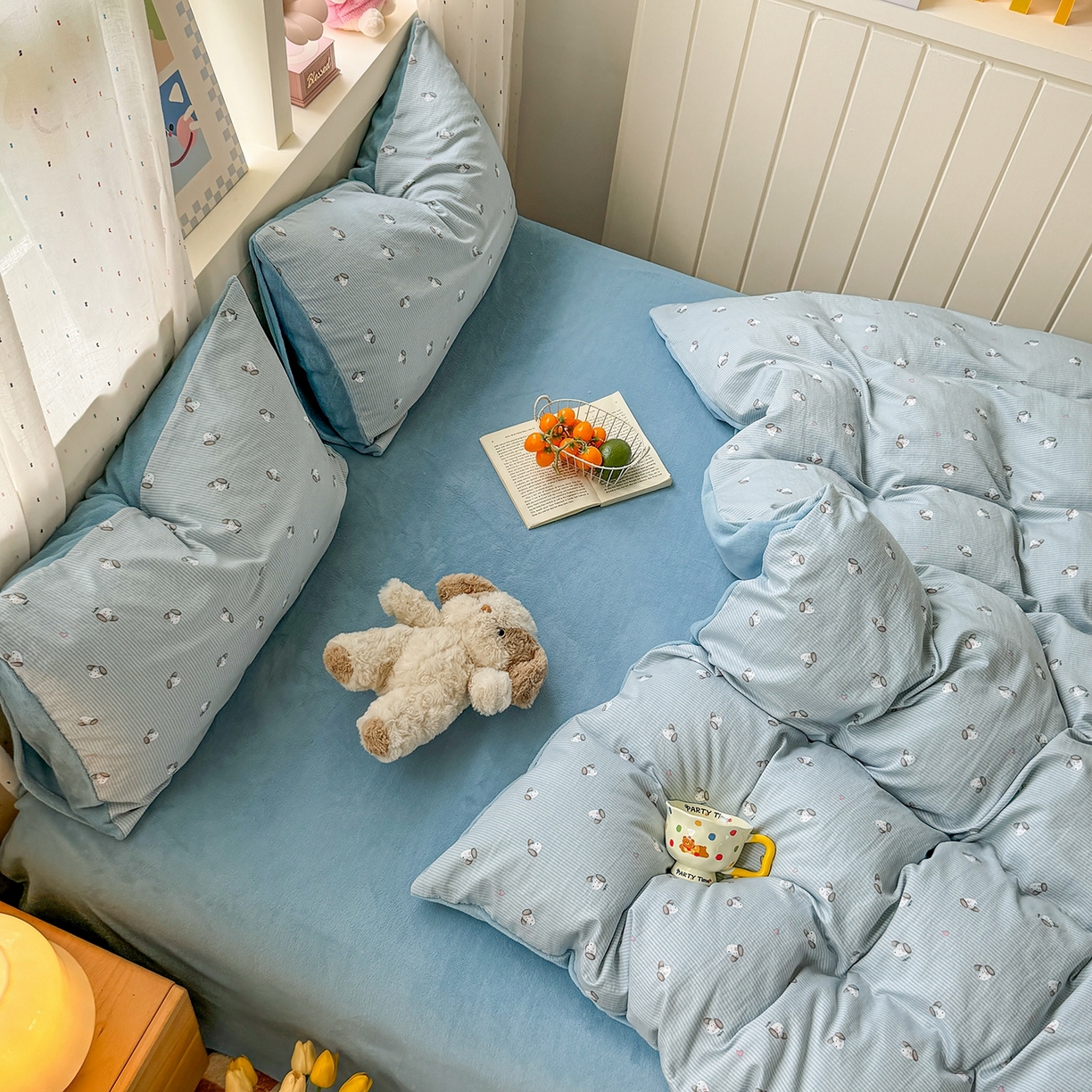 91家纺网 家纺一手货源 找家纺 十一家居 2025年新款A类云斜棉+牛奶绒春秋冬正反两用四件套—星漾系列 星漾-海盐狗狗